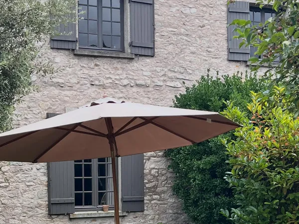 Nous vendons une très jolie maison ancienne en pierres près de Thoiry
