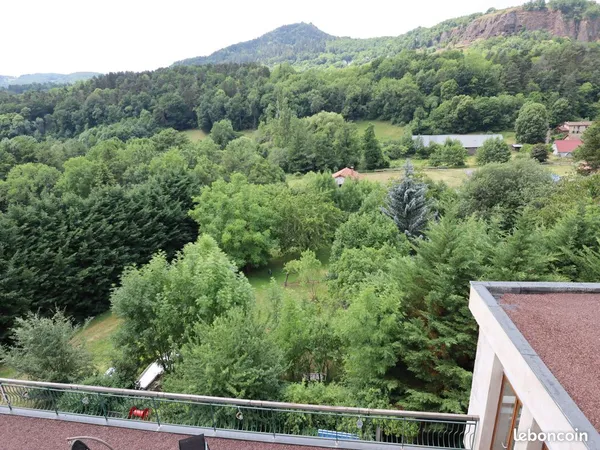 Maison, gites, grand jardin et ateliers