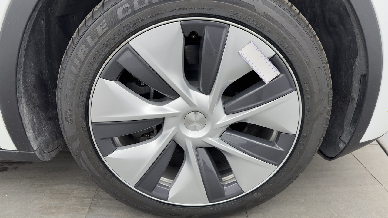 Tesla MODEL Y Standard RWD — photo 41