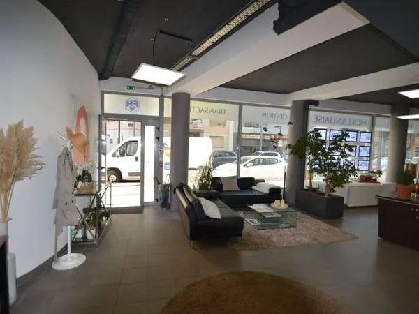 Local commercial 168 m²
