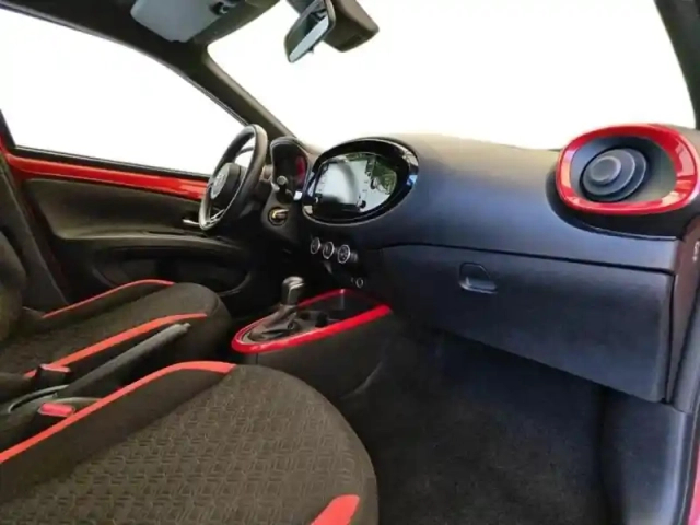 Toyota Aygo x 1.0 vvt-i 72ch design — photo 9