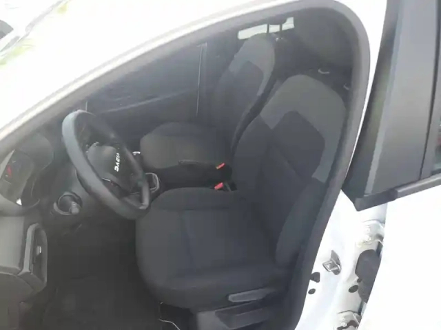 Dacia Sandero sce 65 — photo 10
