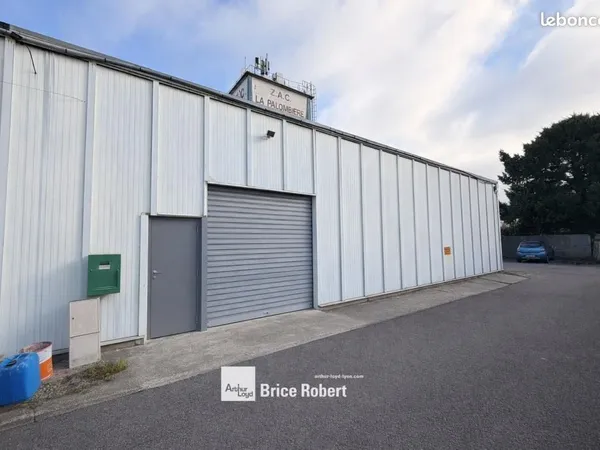 Local industriel 160 m²
