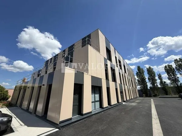 Bureau 933 m²