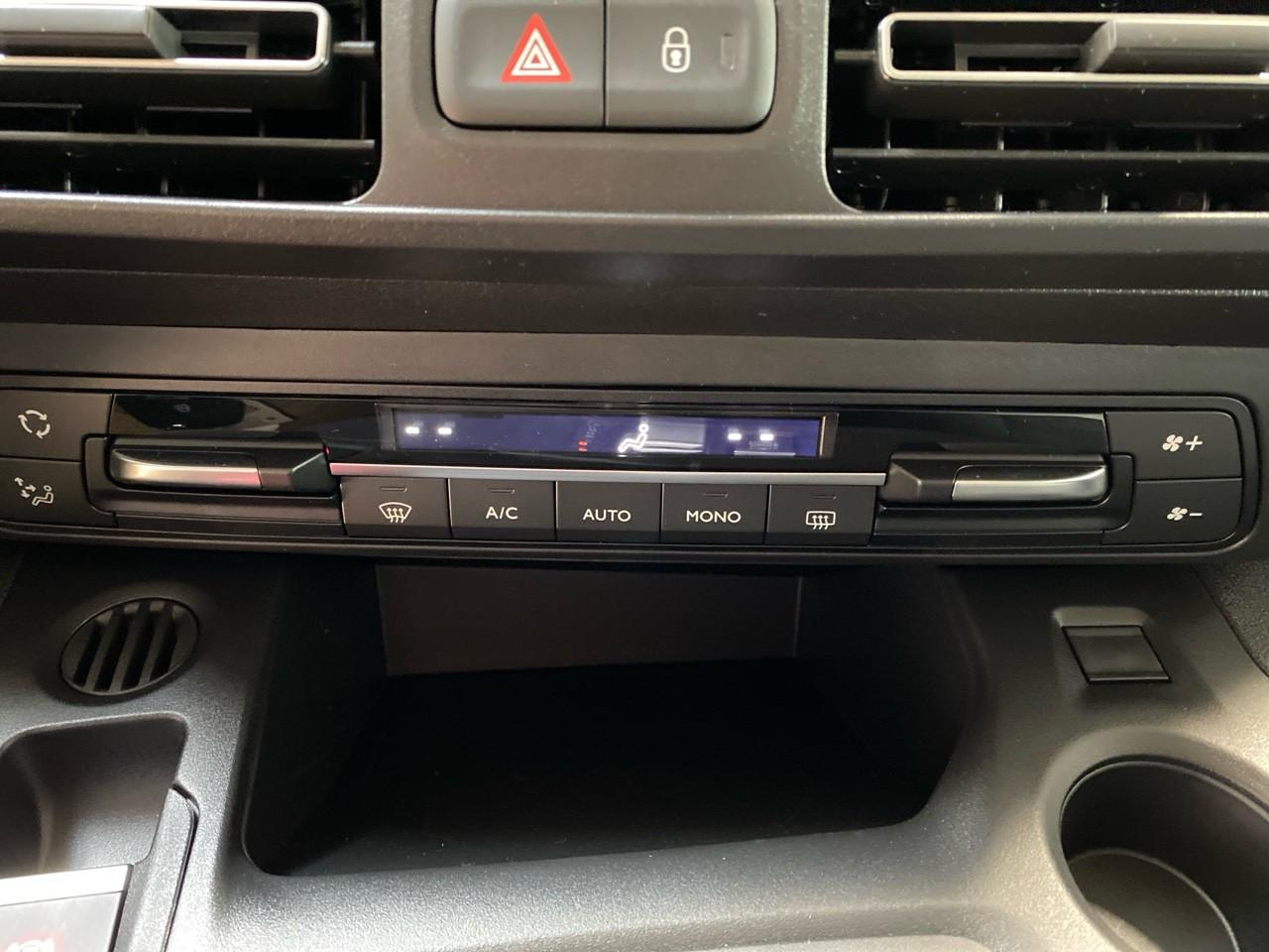 Citroën Berlingo m moteur electrique 136ch (100 kw) shine automatiq — photo 15