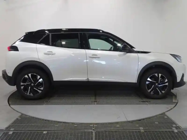 Peugeot 2008 e- 136ch gt — photo 4