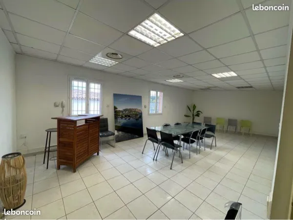 Loue bureaux saint Cannat 77m2