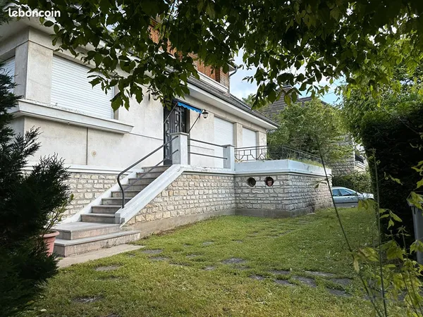 Maison 7 pièces 245 m²