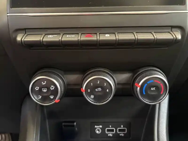 Renault Captur blue dci 115 edc — photo 12