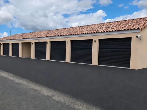 Garde meuble 18 m2 40 m3 box stockage garage vidéosurveillance