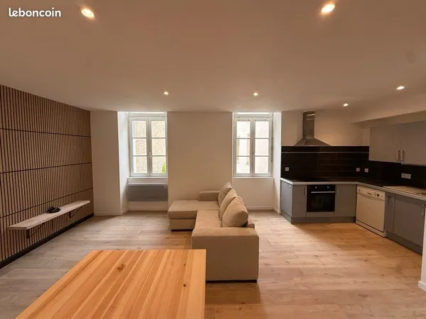 Appartement rénové T3 de 67 m² Oloron-Sainte-Marie