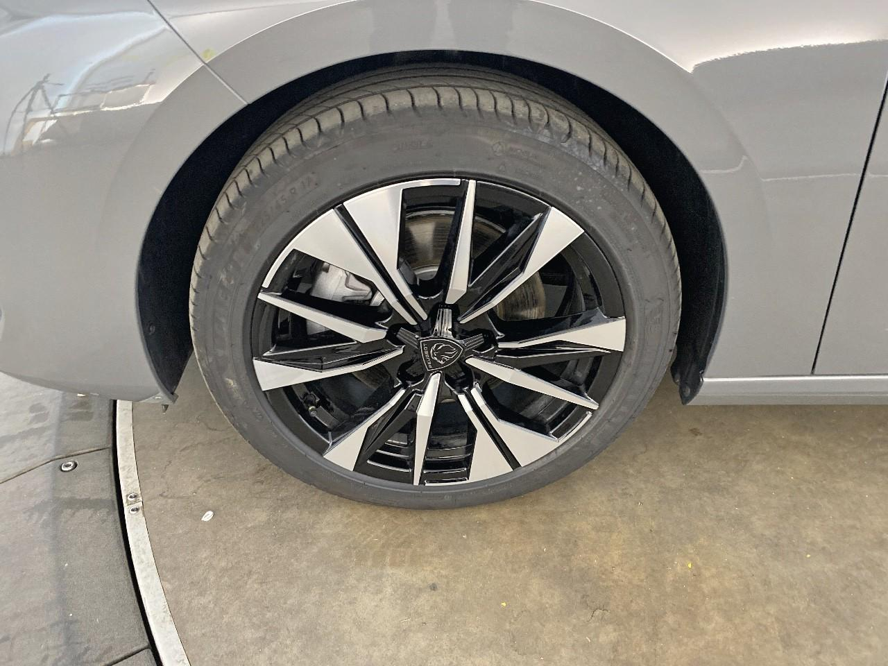 Peugeot 308 hybrid 145 e-dcs6 allure — photo 11