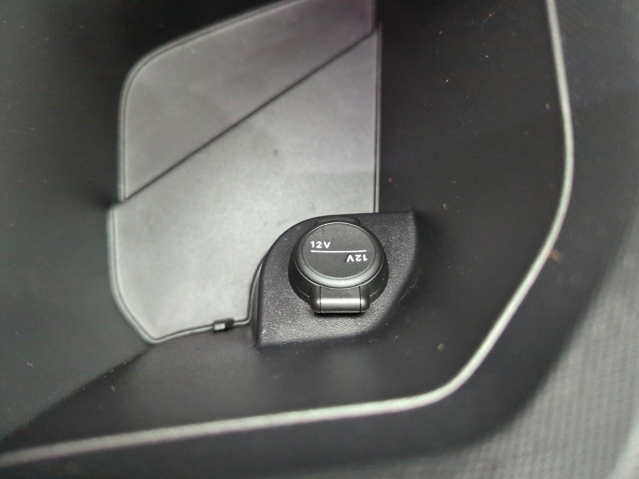 Peugeot 5008 hybrid 145 ch e-dcs6 allure — photo 24