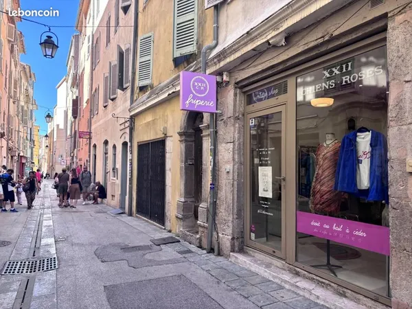 Commerce prêt-à-porter, bijouterie 50 m²