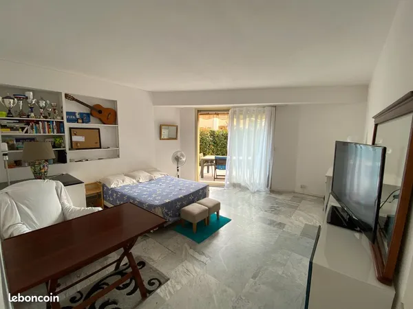 Chambre dans grand appartement avec terrasse proche gare