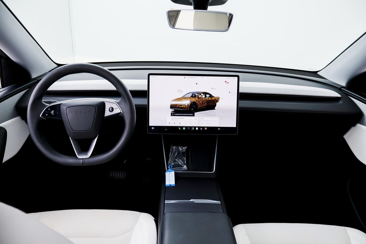 Tesla Model Y — photo 11