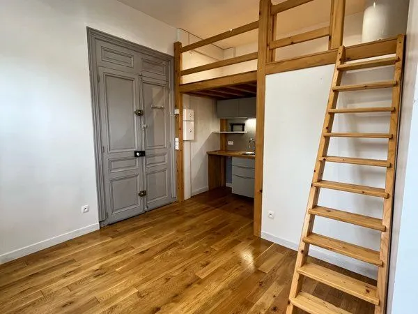 Studio rénové avec mezzanine