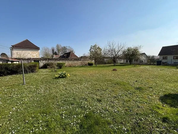 Terrain constructible 835 m²