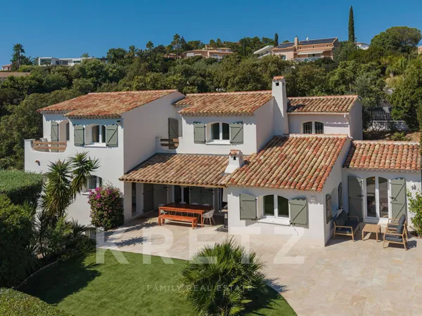 Maison entièrement rénovée avec vue mer - Les Issambres
