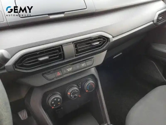 Dacia Sandero sce 65 — photo 15
