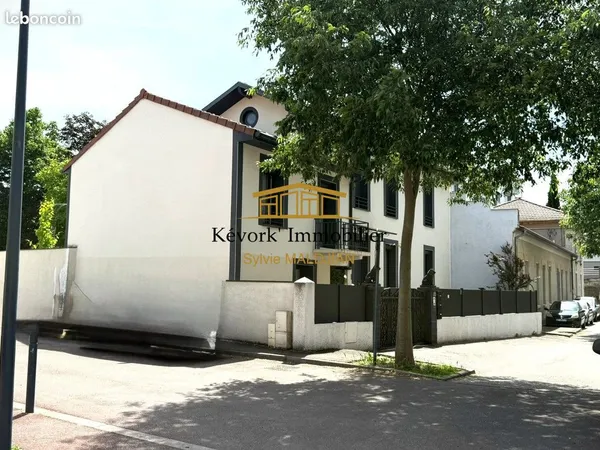 Maison 10 pièces 185 m²