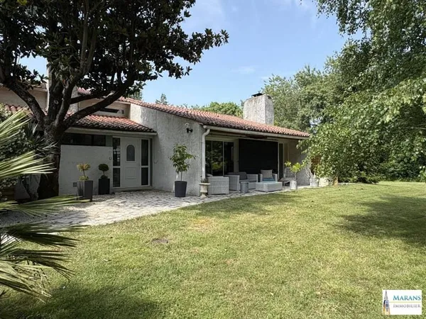 Maison 10 pièces 309 m²