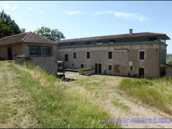 Belle Propriété en U de 860m2 sur 5 hectares.