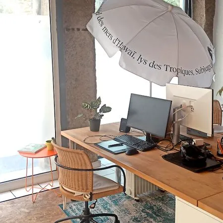 Bureau dans espace partagé