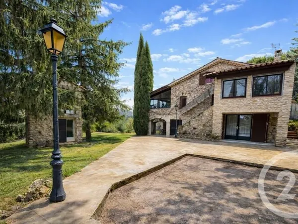 Maison 10 pièces 260 m²