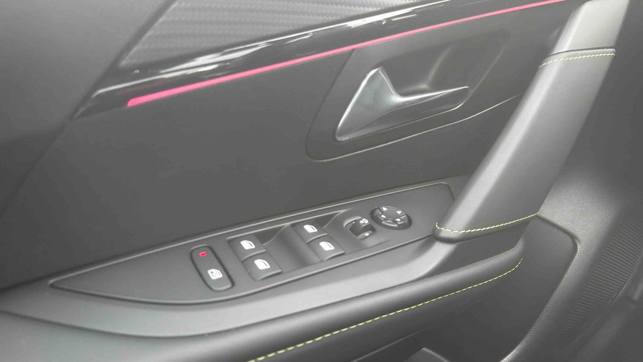 Peugeot 208 PureTech 100 S&amp;S EAT8 — photo 24