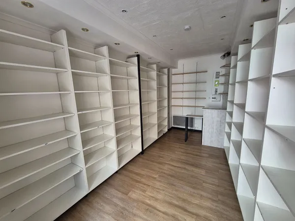 Local commercial Ecusson de 11.48 m2