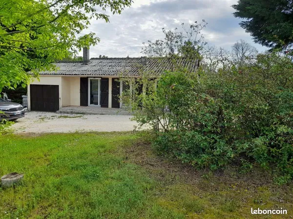 A louer maison avec grand terrain clôturé