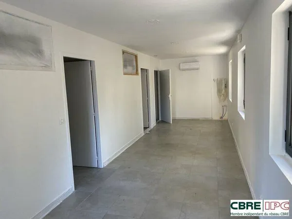 Local commercial 2 pièces 62 m²