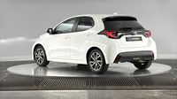 Toyota Yaris 116h Design 5p MY22 — photo 8