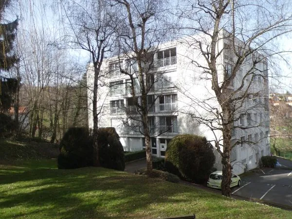 Saint-Etienne Hauts de a Jomayère bel F4 de 80 m2 en bon état, 3 chambres, 2 loggias parking et cave