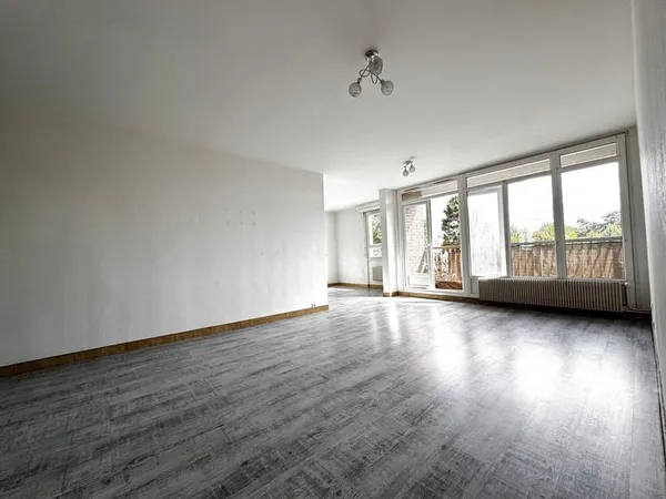 Appartement de 5 pièces de 91 m2 avec balcon, garage et cave