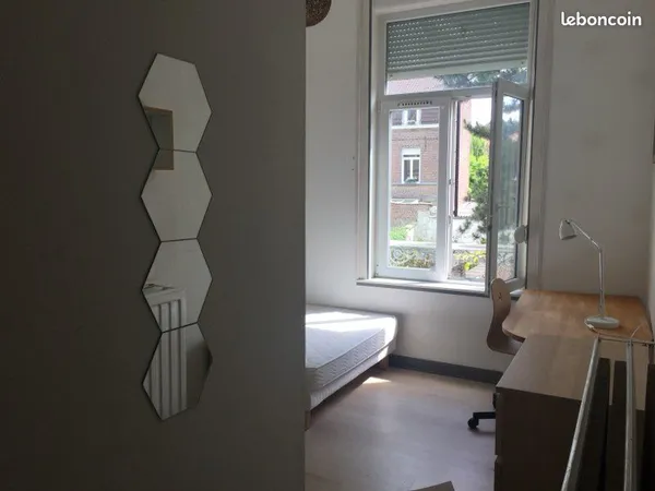 Studio meublé Lille St Maurice libre de suite