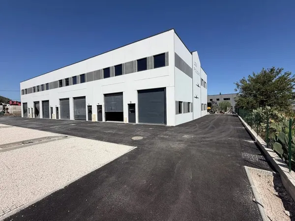 LOCAL COMMERCIAL AVEC BUREAU