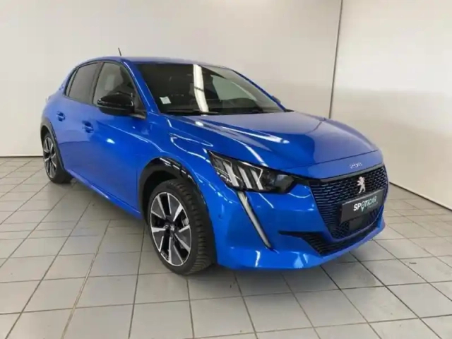 Peugeot 208 e- 136ch gt pack — photo 3