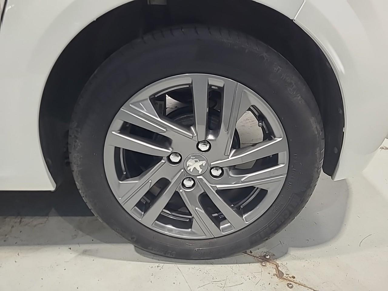 Peugeot 208 puretech 100 s&s bvm6 style — photo 16