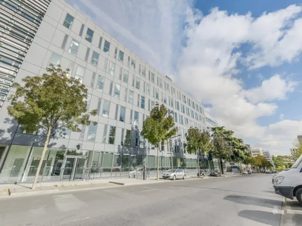 Bureaux 696 m²