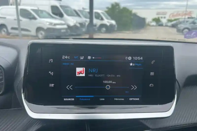 Peugeot 208 puretech 100 s&amp;s bvm6 — photo 17
