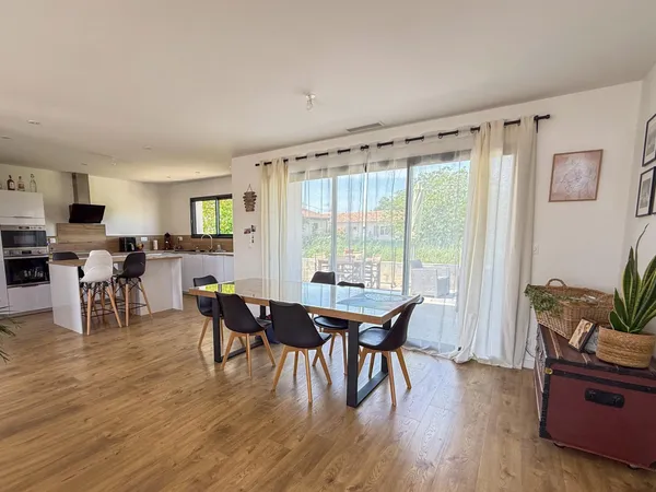 Superbe maison de 112m2 sur un terrain de 600m2.