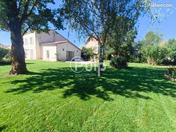 Maison 174 m² Villeneuve La Comtesse
