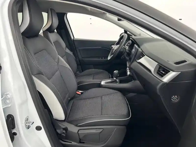 Renault Captur e-tech 145 - 21 — photo 13