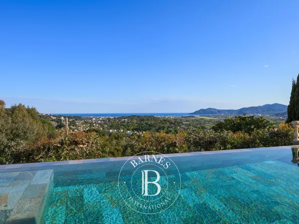 PROCHE MOUGINS - VILLA PROVENÇALE RENOVEE - VUE MER PANORAMIQUE