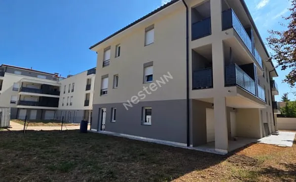 SAINT LAURENT DE MURE proche centre bourg - Type 4 neuf RT 2012 avec terrasse et grand jardin clos a