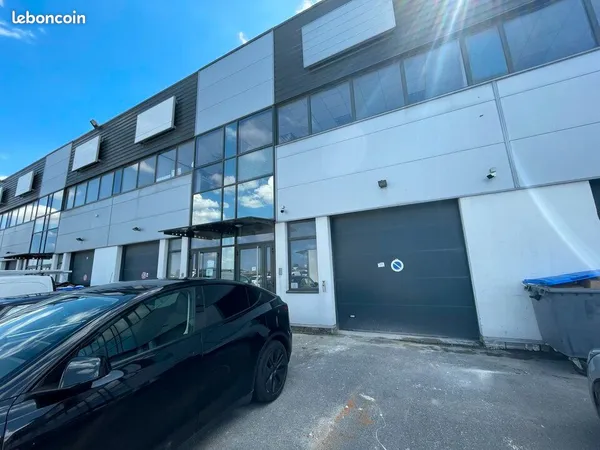 LOCAL D'ACTIVITE 691 m² SAINT-DENIS