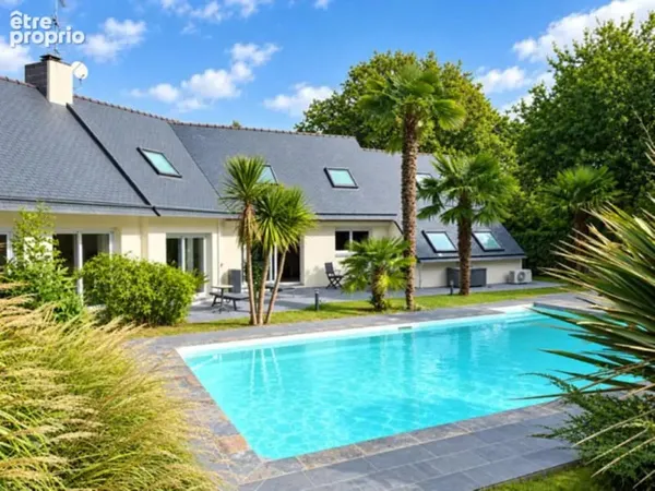 Propriété Familiale de 235 m² -4 chambres -Piscine-Dépendance-Terrain1700M²