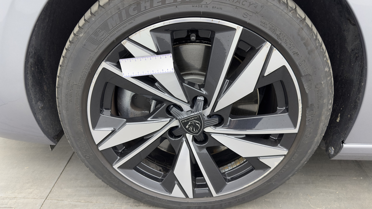 Peugeot 308 SW PHEV 180 e-EAT8 — photo 46